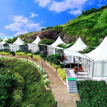 Sunnys World Hotel Pune Esterno foto