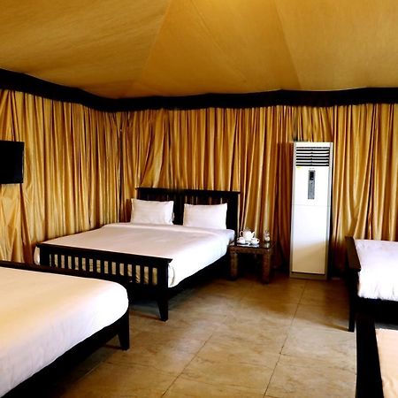 Sunnys World Hotel Pune Esterno foto