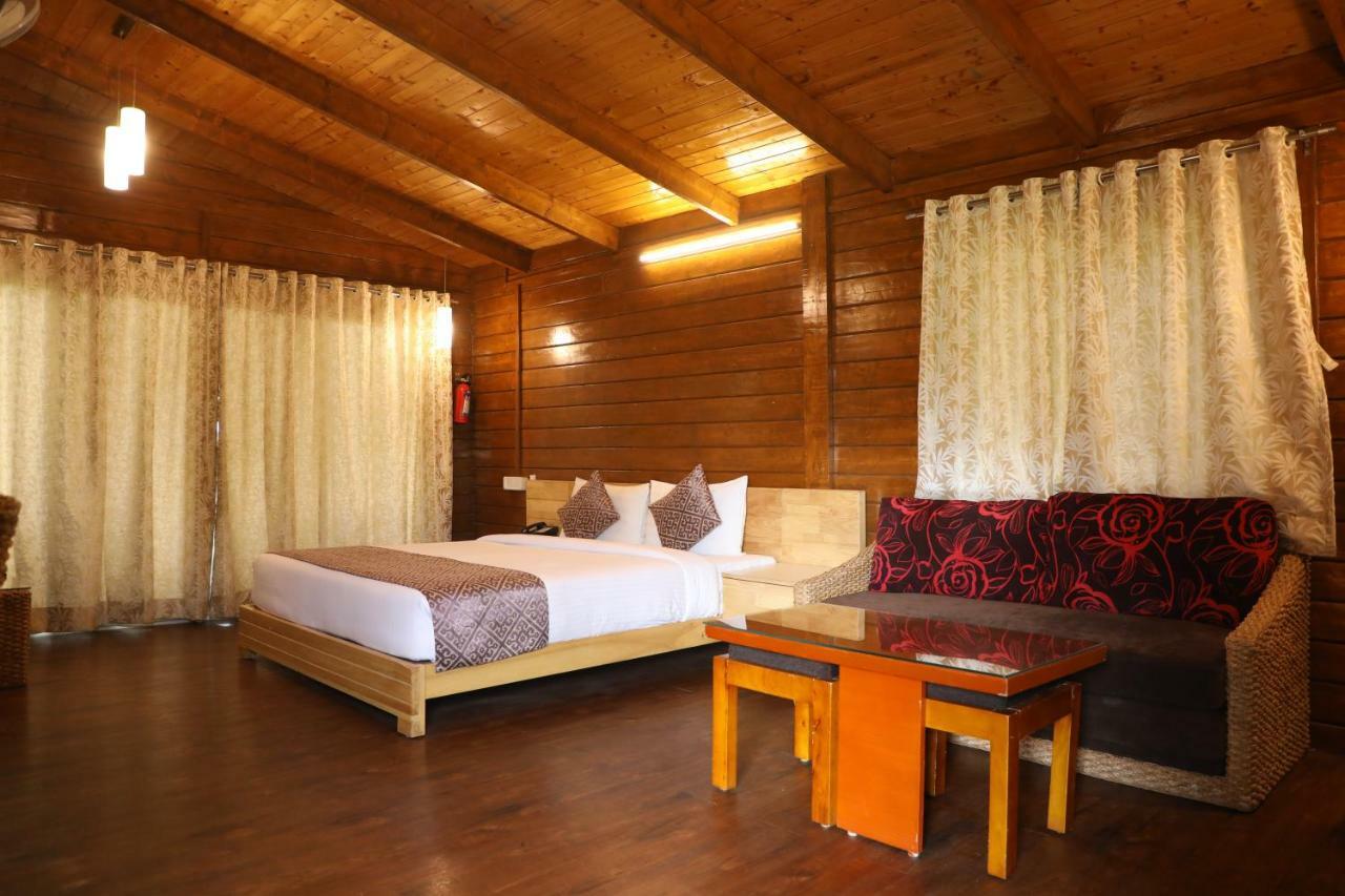 Sunnys World Hotel Pune Esterno foto