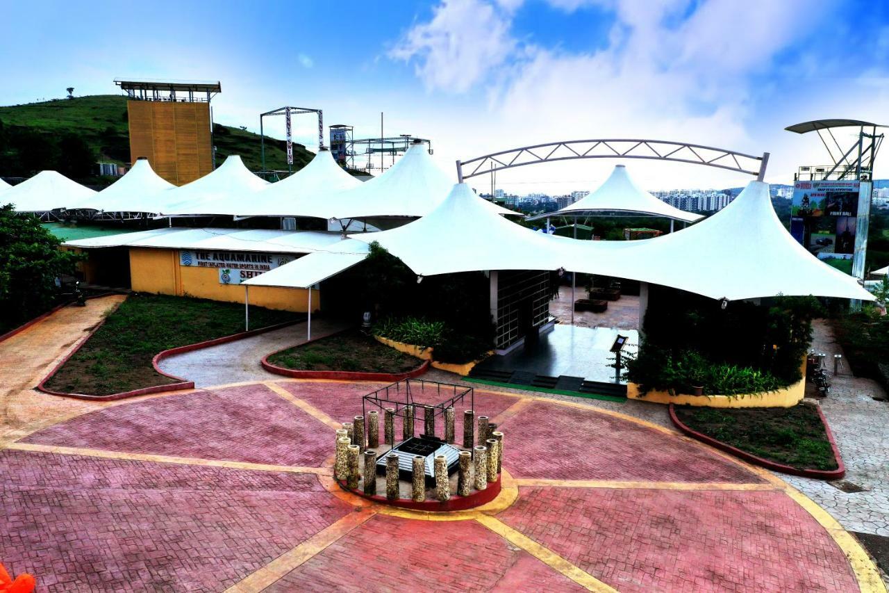 Sunnys World Hotel Pune Esterno foto