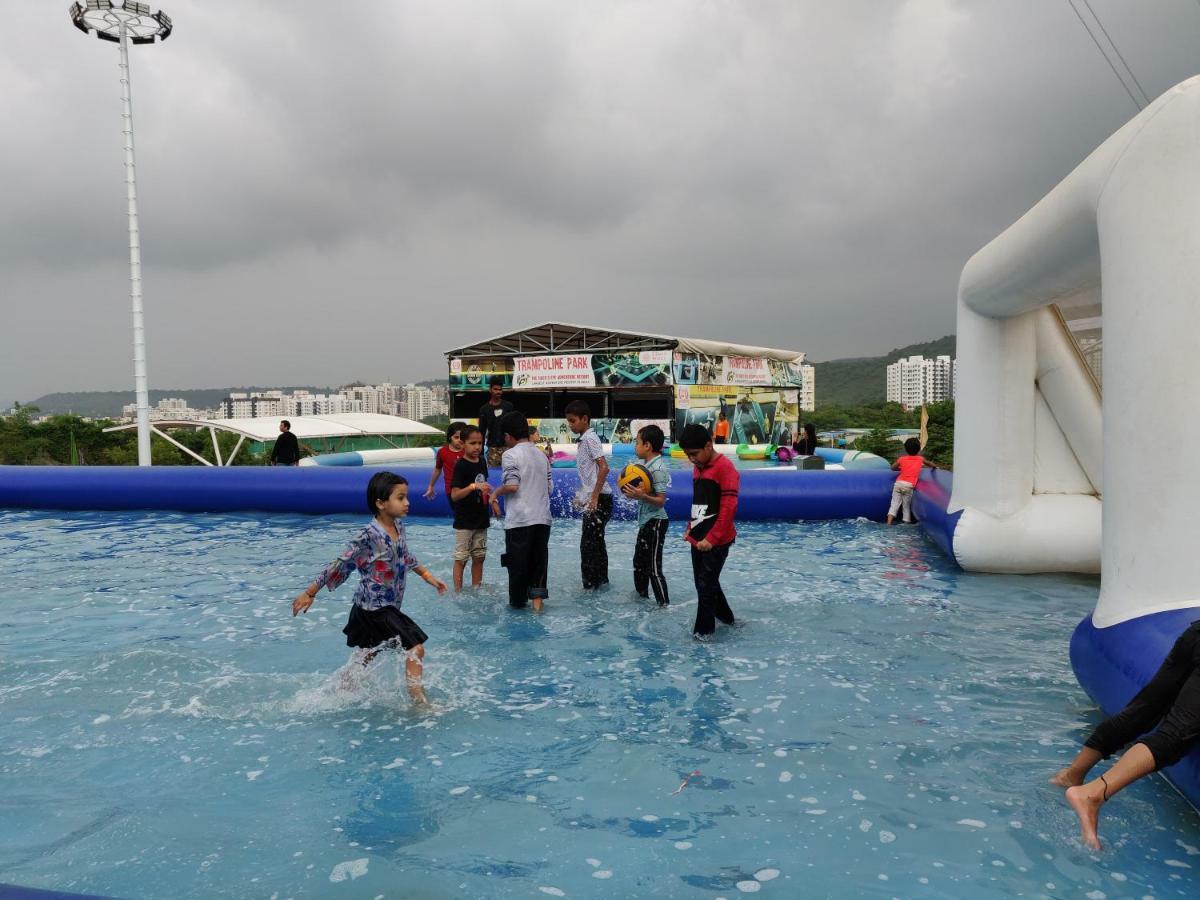 Sunnys World Hotel Pune Esterno foto