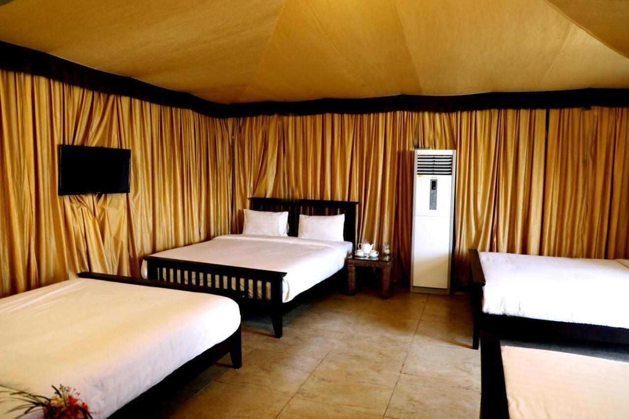 Sunnys World Hotel Pune Esterno foto