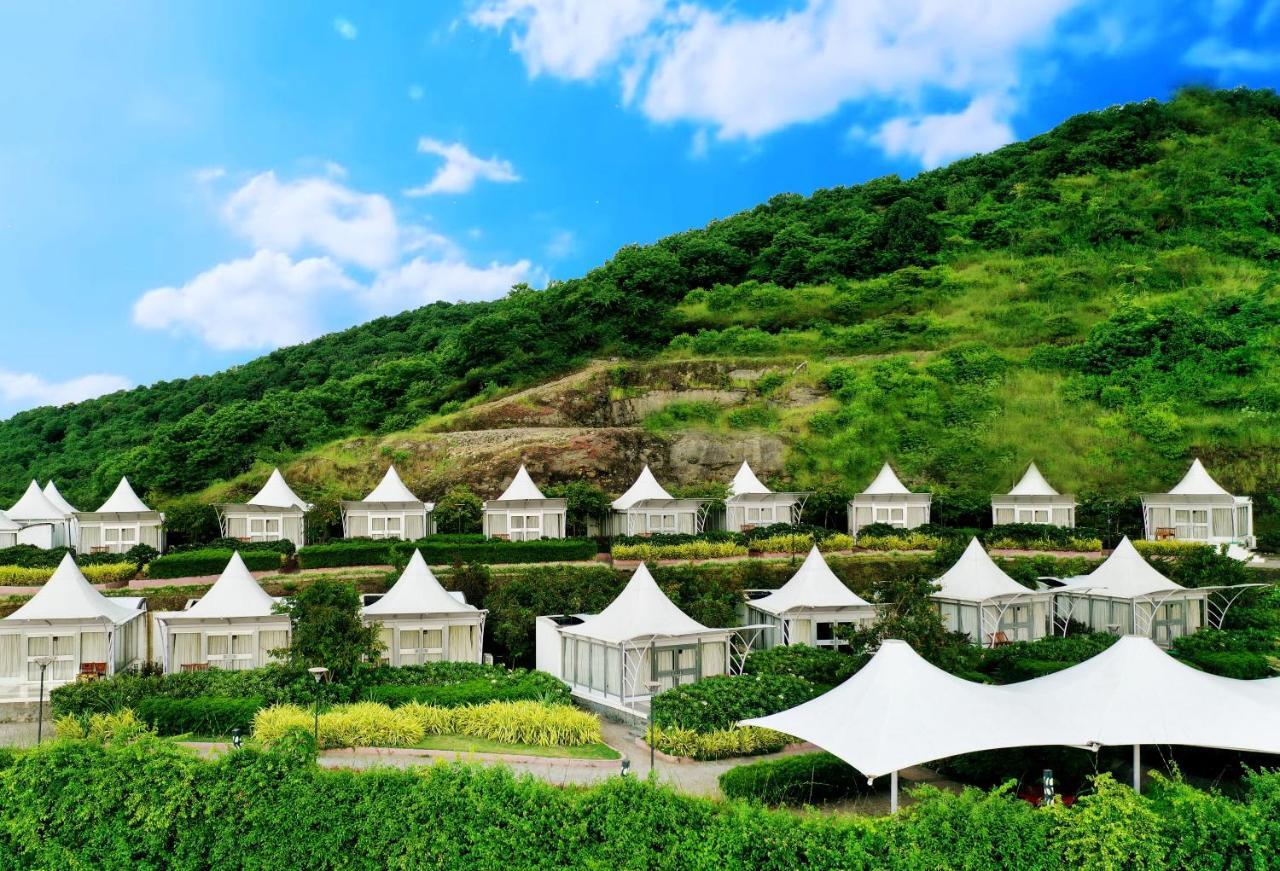 Sunnys World Hotel Pune Esterno foto